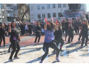Manavgat’ta kadına şiddete zumbalı protesto