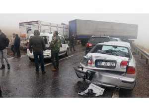 Aksaray’da sisli havada 10 araç birbirine girdi: 2 yaralı