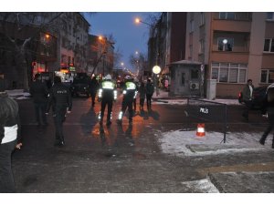 Kars’ta öğrencilerin sakladığı çanta polisi alarma geçirdi