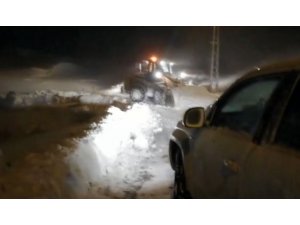 UMKE ve 112 ekiplerinin karla mücadelesi