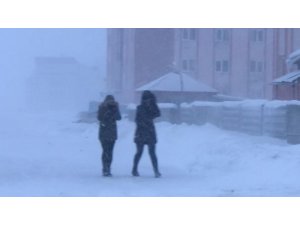 Sarıkamış’ta kar yağışı ve tipiden 24 köy yolu ulaşıma kapandı