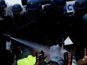 Fransa'da Sarı Yelekler'e karşı polis şiddetine soruşturma