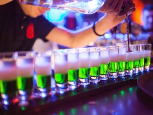 Sahte alkol zehirlenmesinin belirtileri nelerdir?