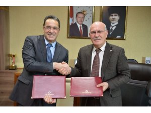 Uşak Üniversitesi ve Uşak Fen Lisesi arasında işbirliği protokolü imzalandı
