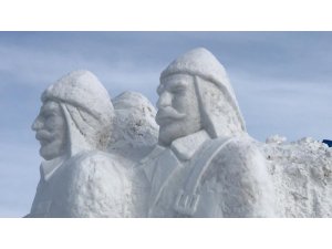 Türkiye’nin en büyük kardan heykelleri Sarıkamış Şehitleri için yapıldı