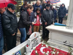 Münir Özkul mezarı başında anıldı