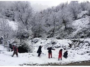 Bozdağ Kayak Merkezinde kar kalınlığı yarım metreyi aştı