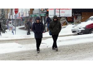 Yozgat’ta kar yağışı ve soğuk hava etkisini sürdürüyor