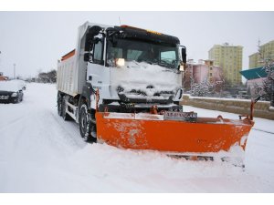 Karaman’da kar yağışı hayatı olumsuz yönde etkiliyor