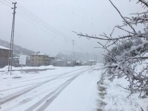 Osmaniye’nin yüksek kesimlerinde kar yağışı etkili oldu
