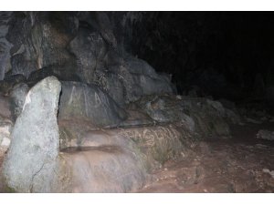 12 bin yıllık mağaranın duvarlarını tahrip ettiler