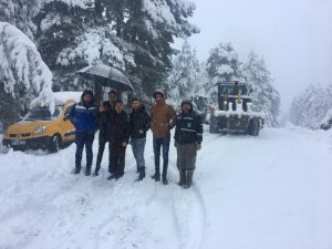 Alanya’da karda mahsur kalanları büyükşehir ekipleri kurtardı