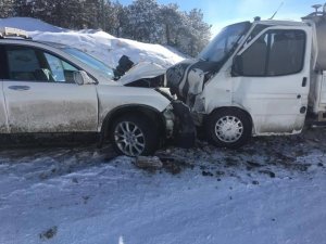 Aslanapa’da trafik kazası: 5 yaralı