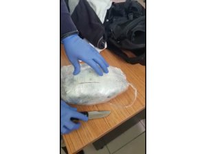 Otogarda sırt çantalı uyuşturucu sevkiyatı