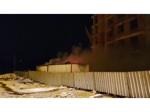 İnşaat işçilerinin kaldığı baraka alev alev yandı