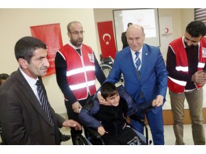 Patnos’ta 23 engelliye tekerlekli sandalye dağıtıldı