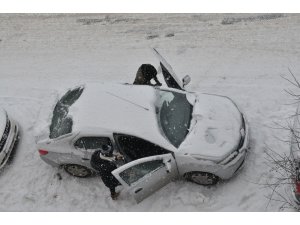 Kars’ta 76 köy yolu ulaşıma kar engeli