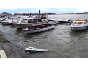 Şiddetli lodos Silivri’de balıkçı kayığını batırdı