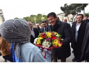 Nihat Zeybekçi, Kemalpaşa’da MHP yönetimi ile bir araya geldi