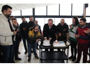 Gazetecilerden Şahiner’e sürpriz doğum günü kutlaması
