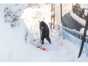 Temizlik işçilerinin zorlu kış mesaisi