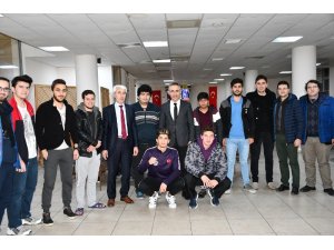 Müdür Arıcıoğlu öğrencileri yurtlarında ziyaret etti
