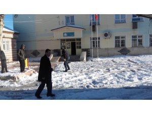Okullarda Buzlanmaya karşı tuzlama çalışması yapıldı