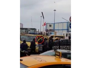 Taksim Meydanı’nda dolmuşçuların korna kavgası kamerada
