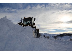 Gümüşhane’de karla mücadele çalışmaları devam ediyor