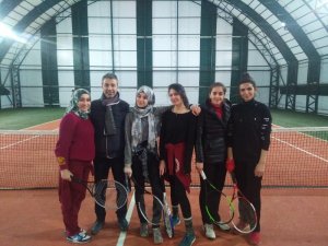 Teniste şampiyon Diyarbakır Muazzez Sümer