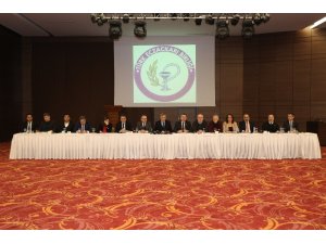 Türk Eczacıları Birliği Başkanı Çolak: "Bitkisel ilaçlar ve gıda takviyeleri eczacıların inisiyatifine bırakılmalı"
