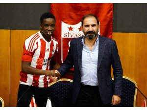 Sivasspor, Diabate’ye resmi imzayı attırdı