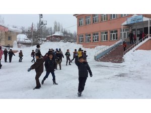 Karlıova’da öğrenciler 16 gün sonra ders başı yaptı