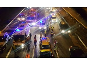 TEM’de taksi tıra arkadan çarptı: 1 ölü
