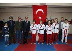 Oltulu tekvandocular Erzurum’dan 5 madalya çıkardı