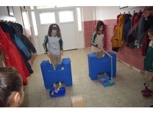 Öğrenciler oyuncaklarını köy okullarına gönderecek
