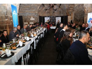 Gaziantep eğitim camiası HKÜ’nün akşam yemeğinde buluştu