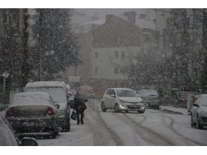 Eskişehir’de lapa lapa kar yağışı