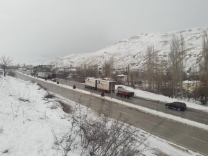 Kayseri- Malatya karayolu araç ulaşımına kapandı