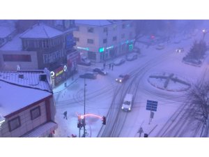 Afyonkarahisar’da yoğun kar yağışı başladı