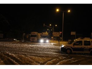 İzmir-Ankara D300 karayolu 7 saatte trafiğe açıldı