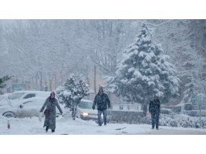Aksaray’da kar yağışı etkili oluyor, okullar tatil edildi
