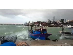 Mersin’de kuvvetli fırtına