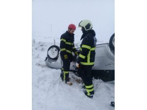 Aksaray’da otomobil şarampole devrildi: 1 yaralı