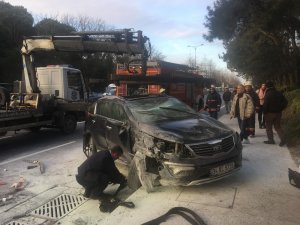 Sarıyer’de ambulansa çarpan araç takla attı: 2 yaralı