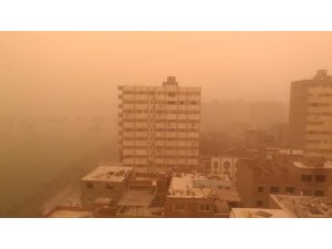 Kum fırtınası Kahire’yi vurdu
