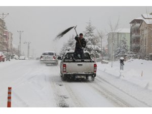 Karaman’da kar temizleme çalışmaları devam ediyor
