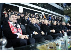 Ümraniye Belediye Başkanı Adayı Yıldırım’dan Ümraniyespor’a destek