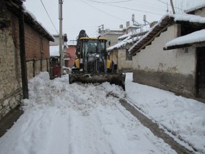 Hisarcık Belediyesi’nden kar temizleme çalışması
