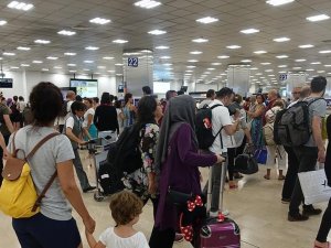 Atatürk Havalimanı'nda yarıyıl tatili yoğunluğu